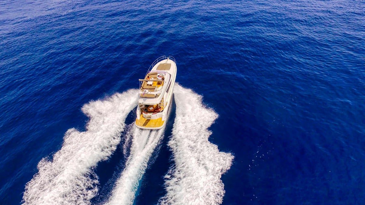 Exterior Prestige 440 Fly image 8