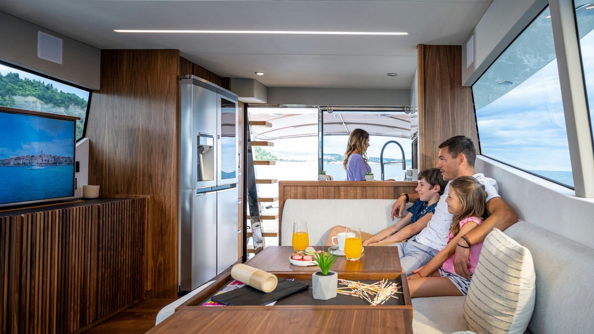 Interior Monachus 70 Fly image 10