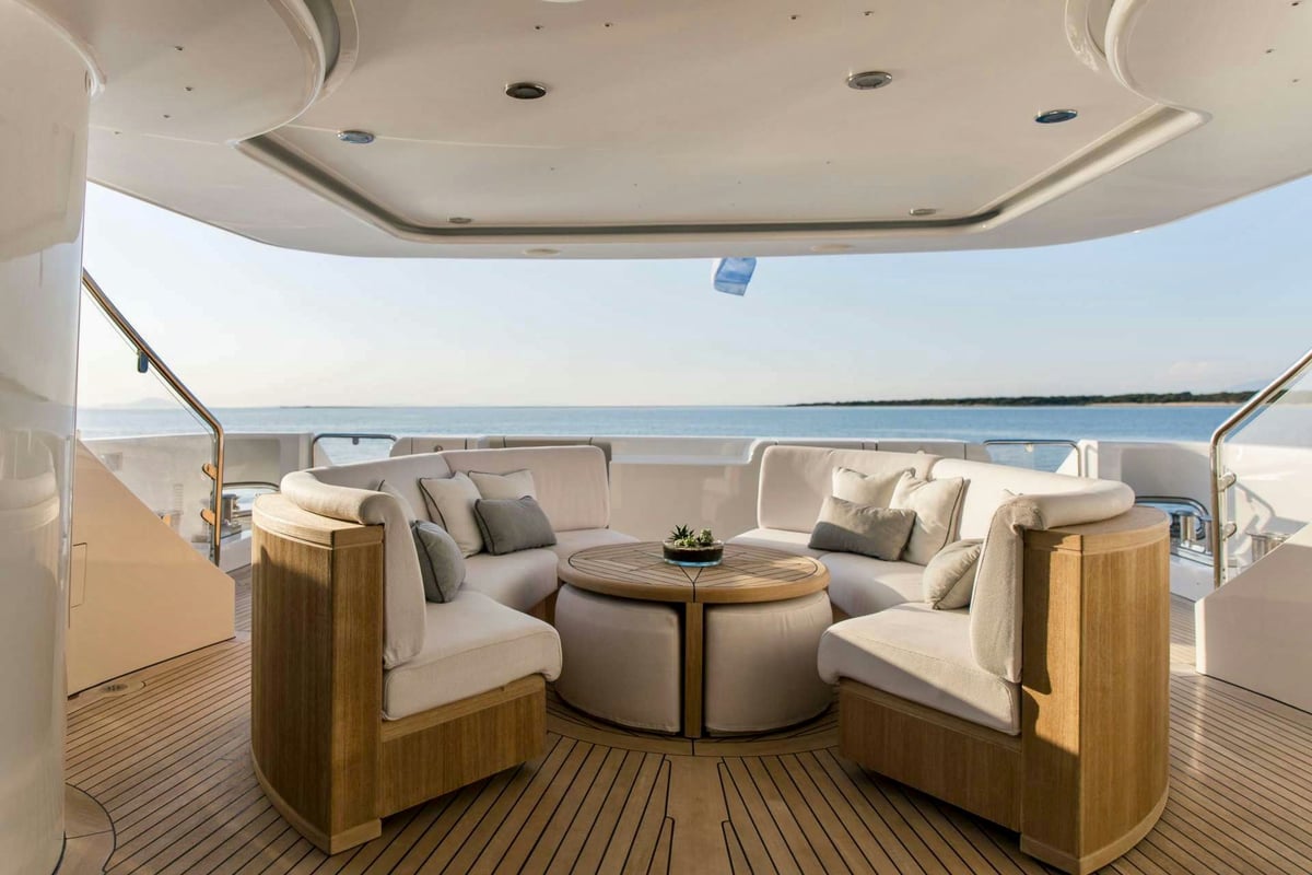 Exterior Isa Yacht 47 image 18