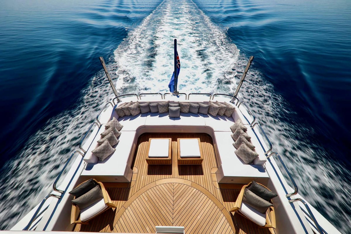 Exterior Isa Yacht 47 image 8