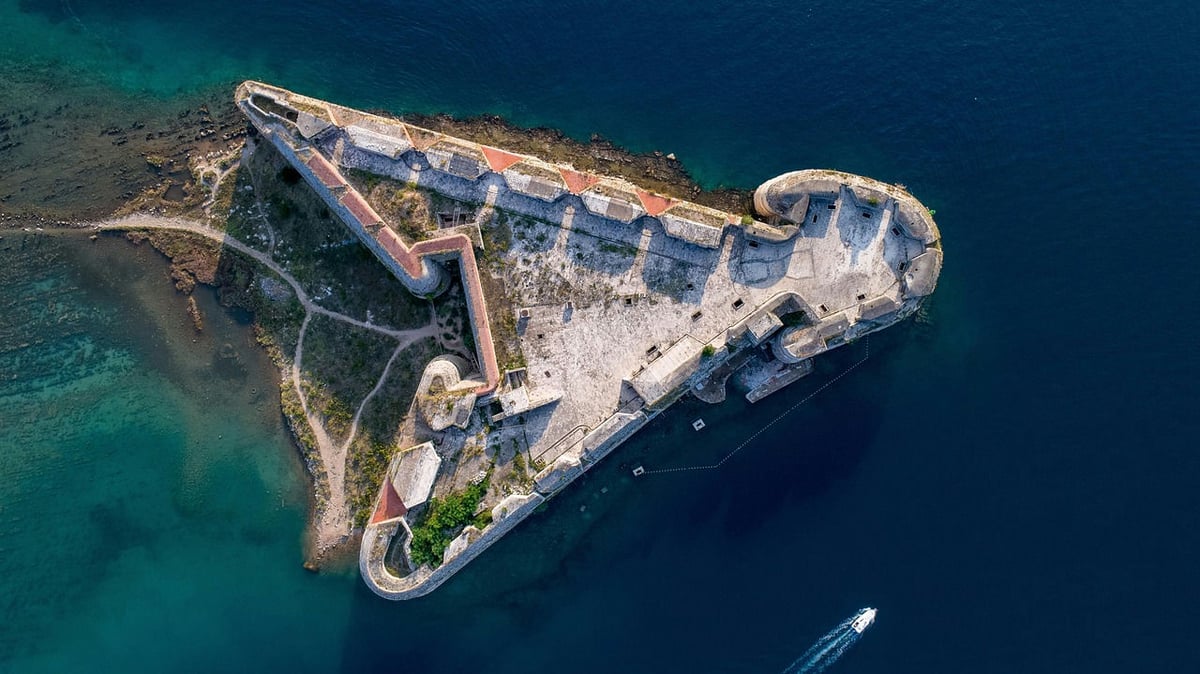 Split – Šibenik Archipelago Escape route cover