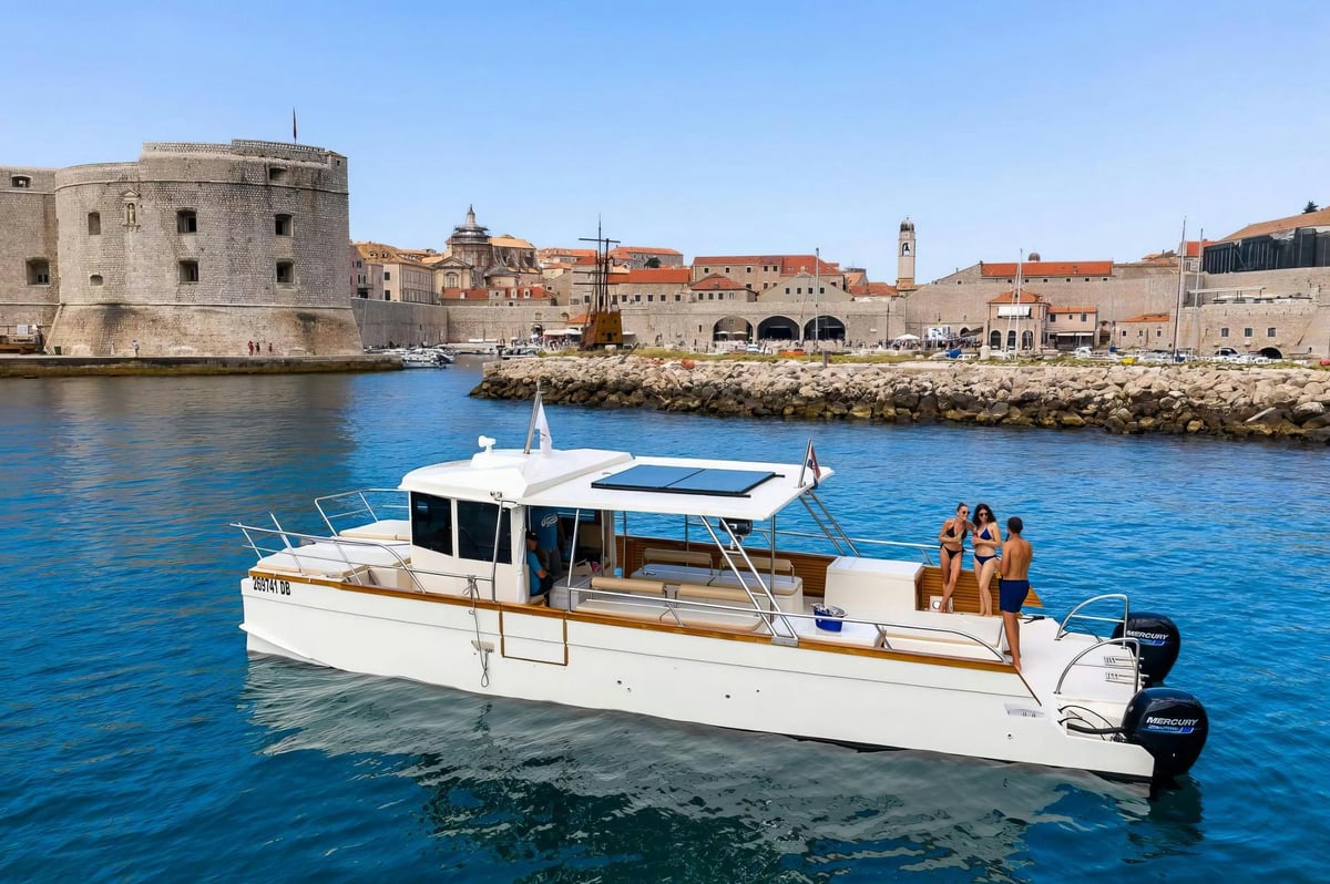 Exterior Day Catamaran 12 image 6