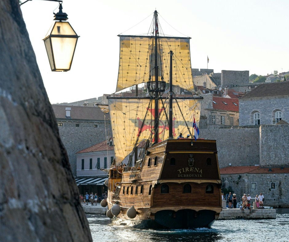 Exterior Galleon Tirena image 12