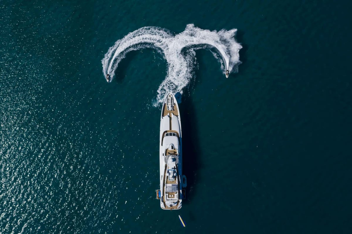 Exterior Isa Yacht 47 image 5