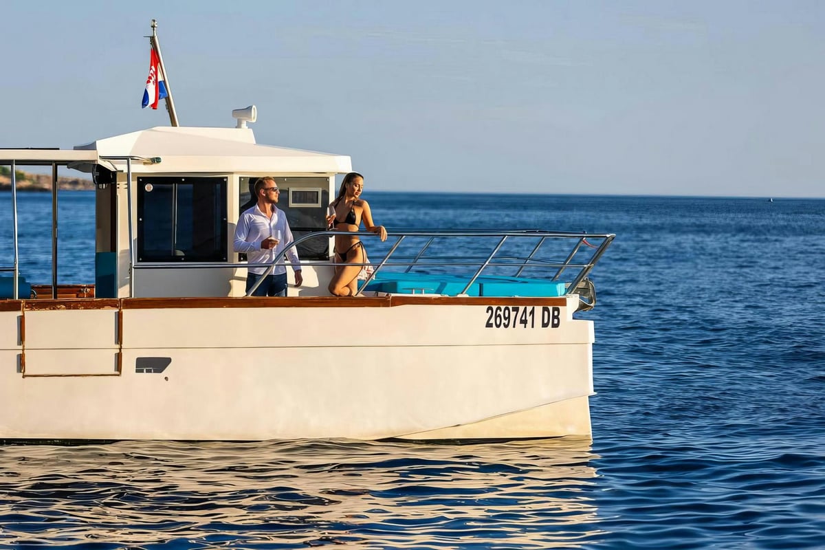 Exterior Day Catamaran 12 image 11