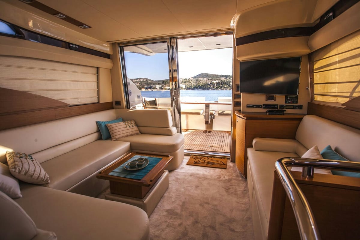 Interior Azimut 43 image 13