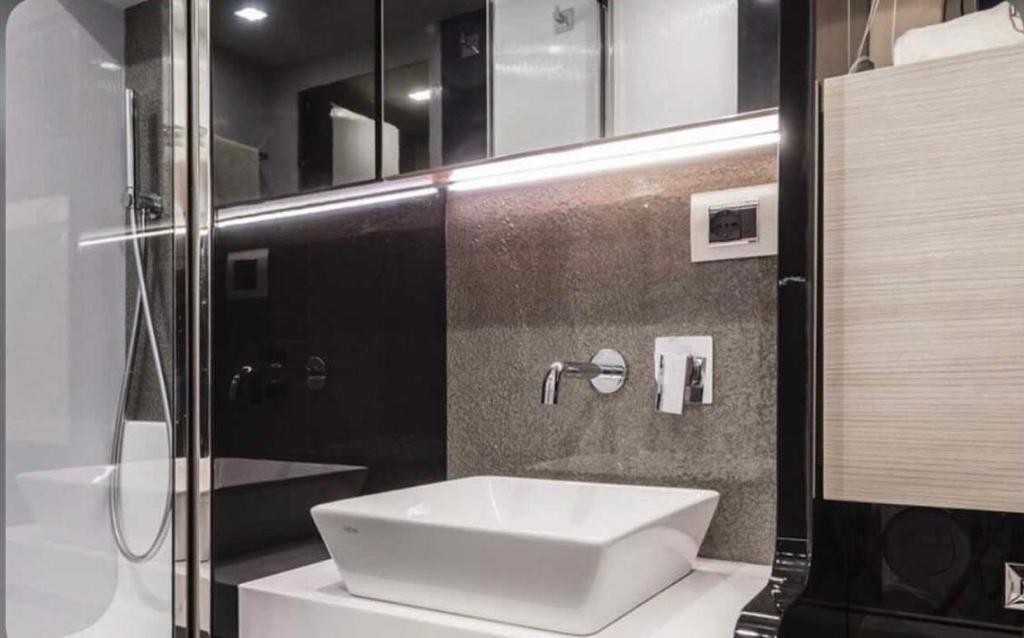 Interior undefined image 11